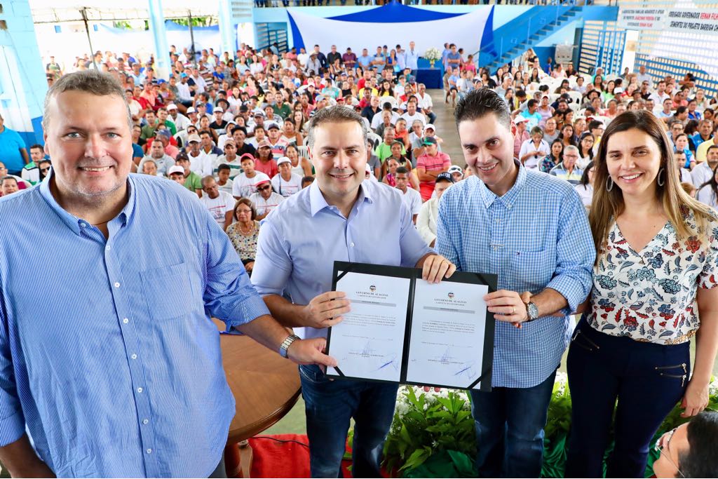 alem da assinatura da ordem de servico teotonio vilela recebeu ambulancia trator e sementes junto com junqueiro marcio ferreira 20180510 1914039931